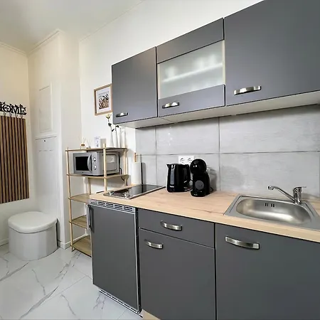 Family 2 アパート *